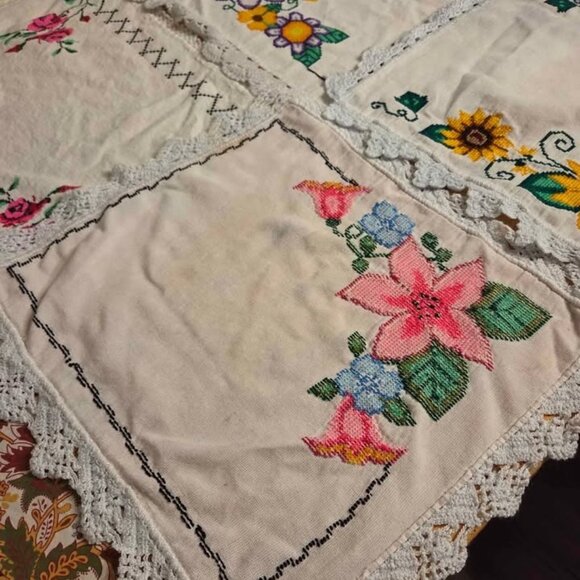 Vintage embroidered floral placemats - Picture 3 of 5